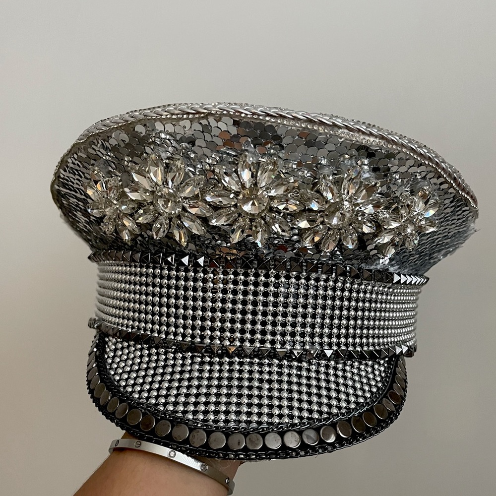 Hat ideal for festivals and cool outfits